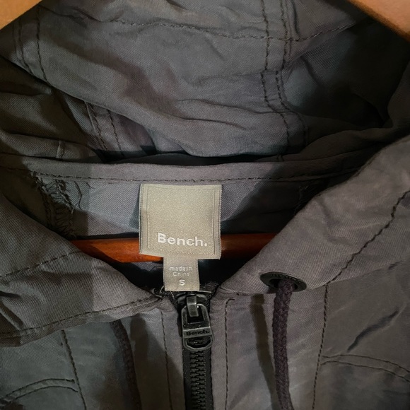 Spring Bench Jacket - Picture 3 of 3